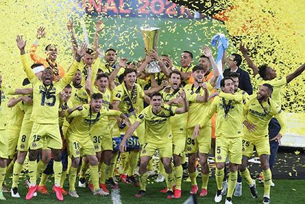 As narramos en COPE la entrega del primer trofeo de la Europa League para el Villarreal