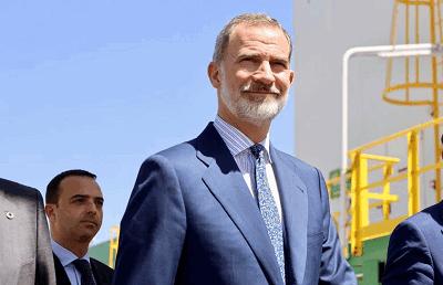 Felipe VI conversa por telfono con el Rey Juan Carlos en Abu Dabi y acuerdan reunirse en Espaa