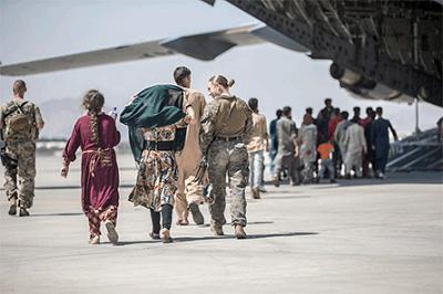 Una niña de 15 años, evacuada desde Afganistán: Los soldados españoles eran como ángeles de la guard